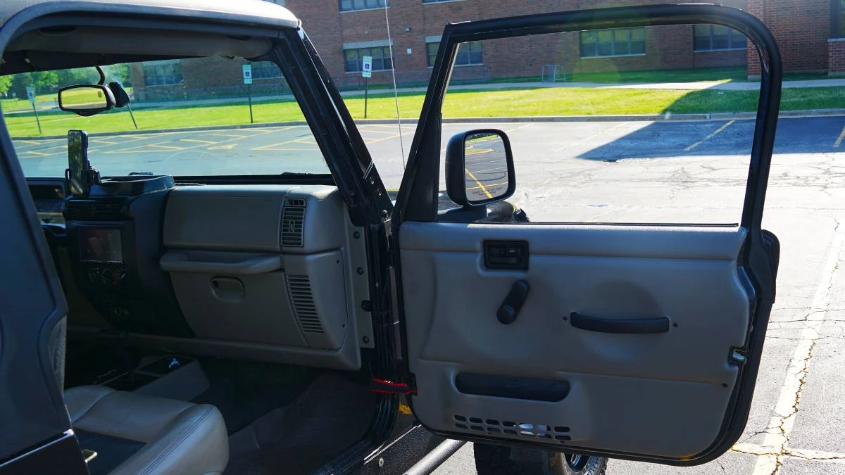 2004 Jeep TJ Wrangler - Image 15 of 18