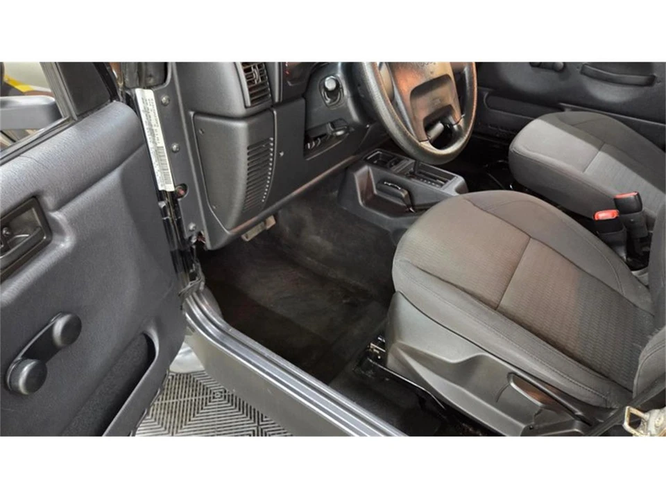 2004 Jeep TJ Wrangler - Image 23 of 31