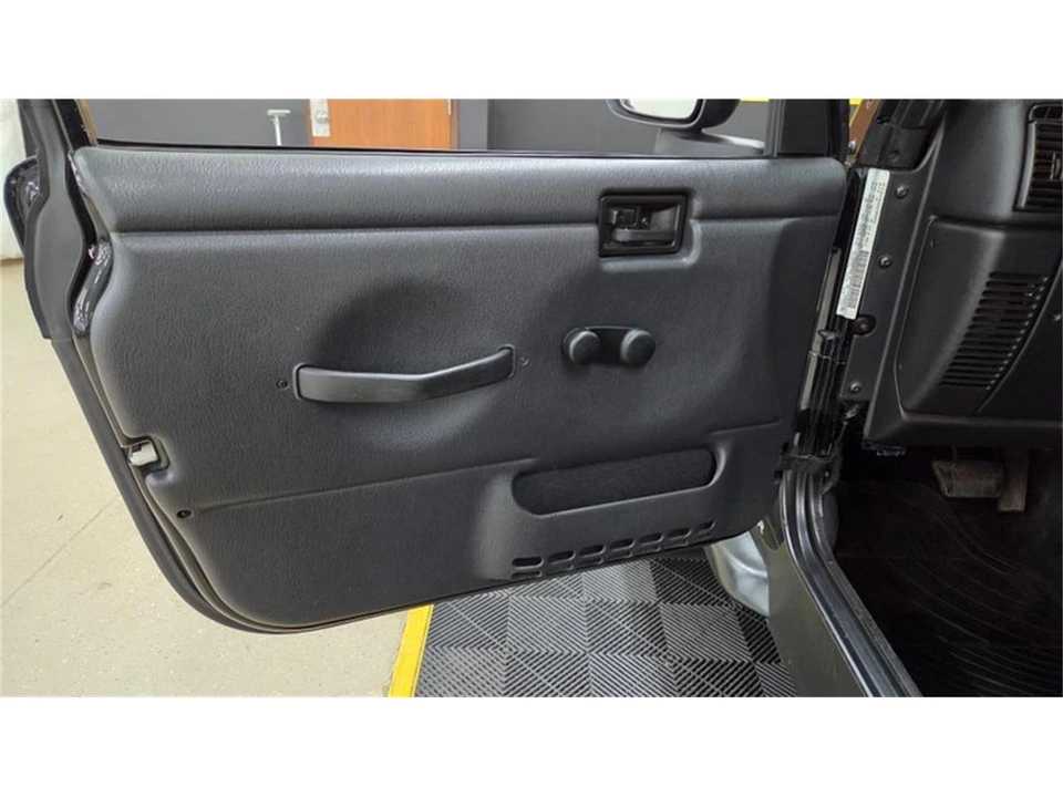 2004 Jeep TJ Wrangler - Image 19 of 31