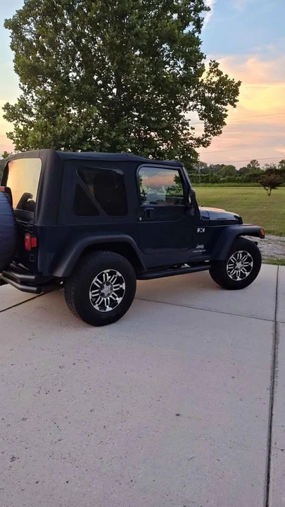 2004 Jeep TJ Wrangler - Image 2 of 12