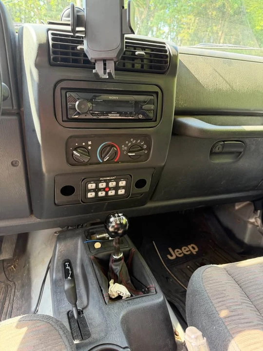 2004 Jeep TJ Wrangler - Image 9 of 11