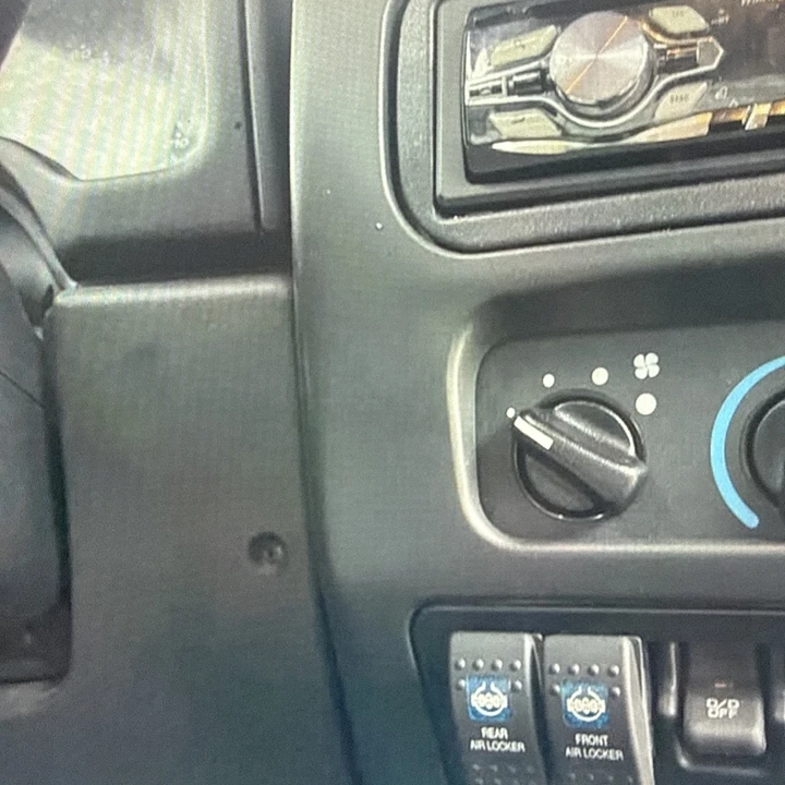 2004 Jeep TJ Wrangler - Image 16 of 17