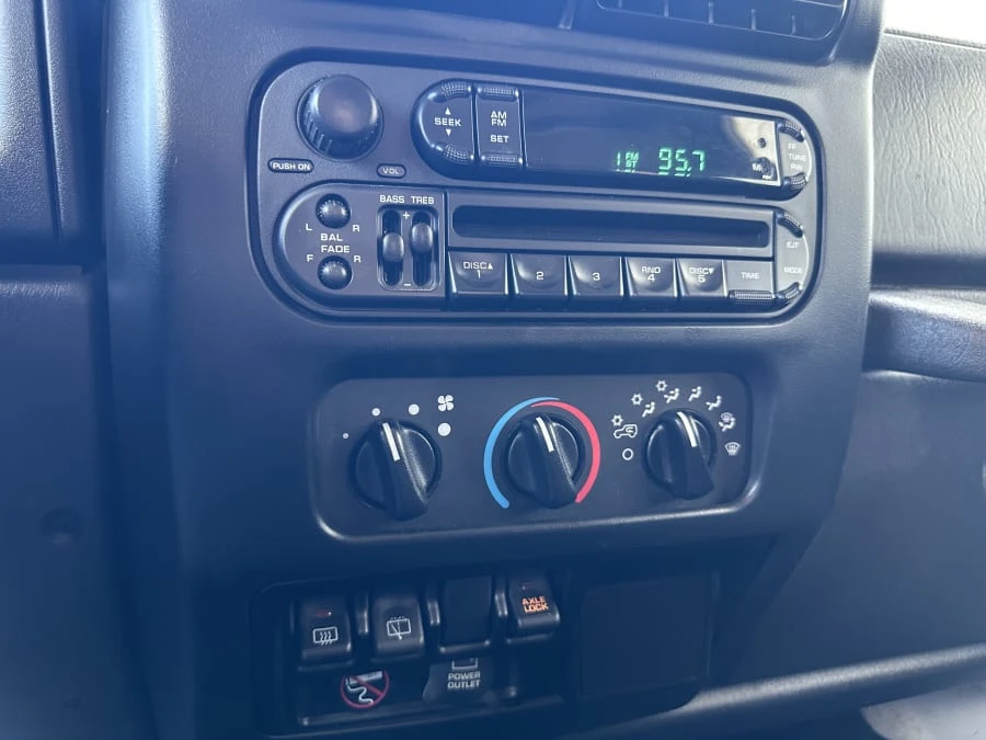 2004 Jeep TJ Wrangler - Image 15 of 31