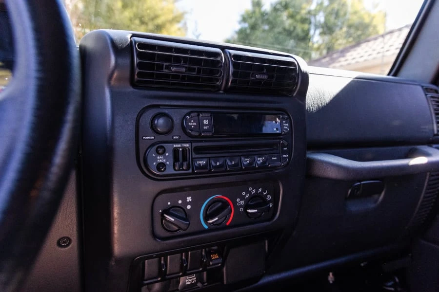 2004 Jeep TJ Wrangler - Image 18 of 27