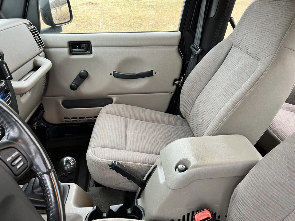 2004 Jeep TJ Wrangler - Image 19 of 31