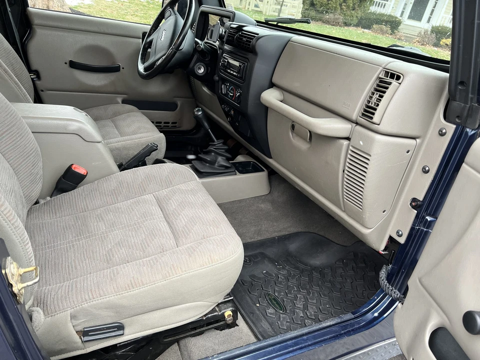 2004 Jeep TJ Wrangler - Image 21 of 31