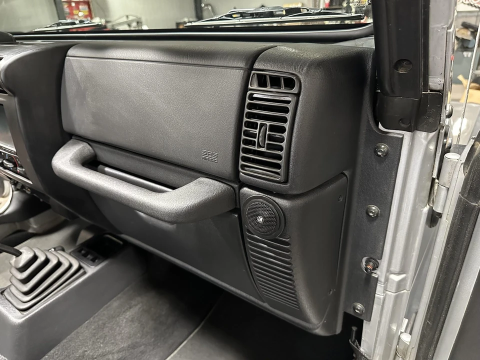 2004 Jeep TJ Wrangler - Image 29 of 31
