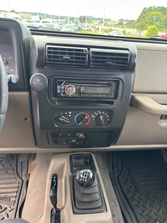 2004 Jeep TJ Wrangler - Image 10 of 11