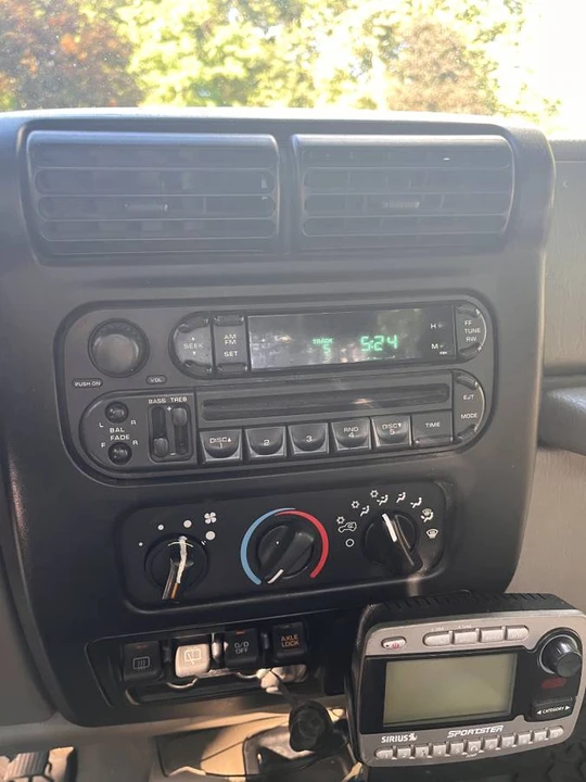 2004 Jeep TJ Wrangler - Image 14 of 16