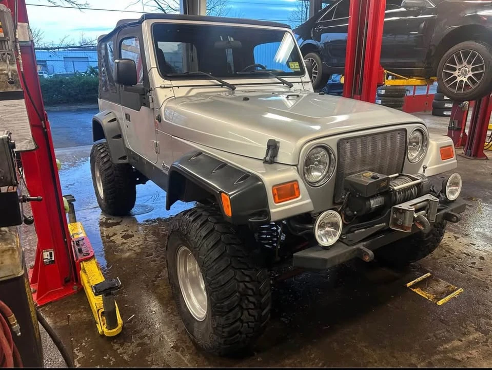 2004 Jeep TJ Wrangler - Image 2 of 18