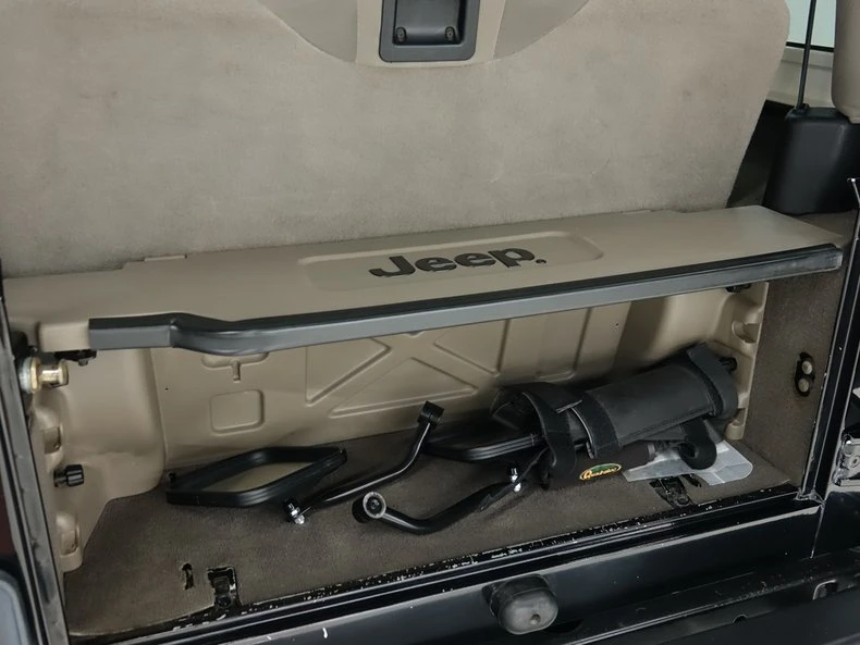 2004 Jeep TJ Wrangler - Image 29 of 31