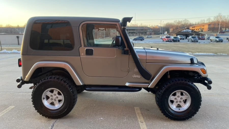 2004 Jeep TJ Wrangler - Image 16 of 17
