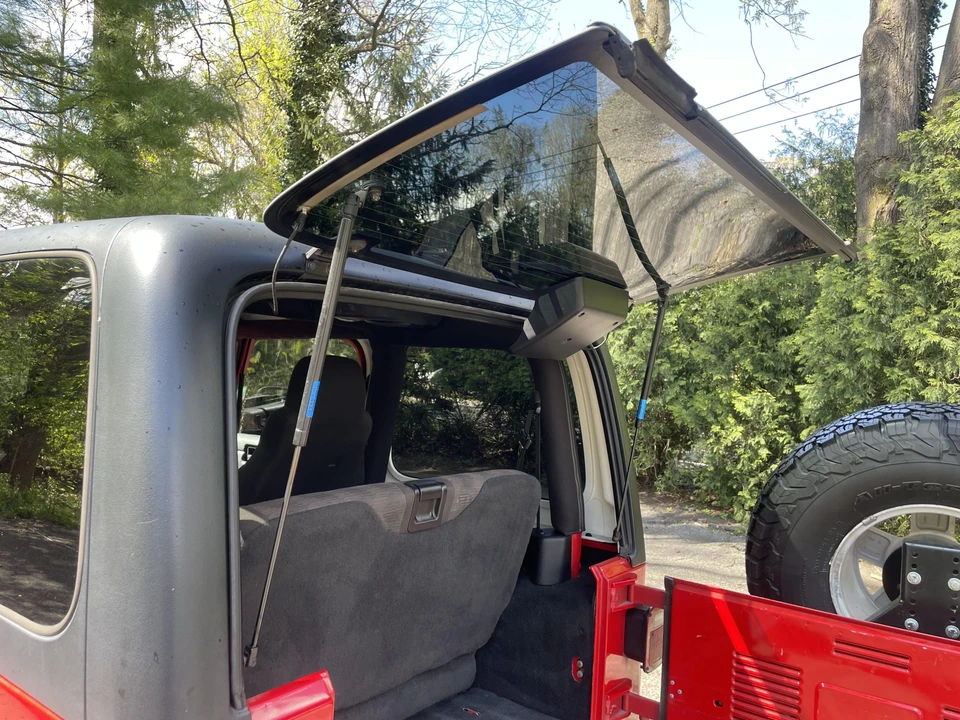 2004 Jeep TJ Wrangler - Image 19 of 31
