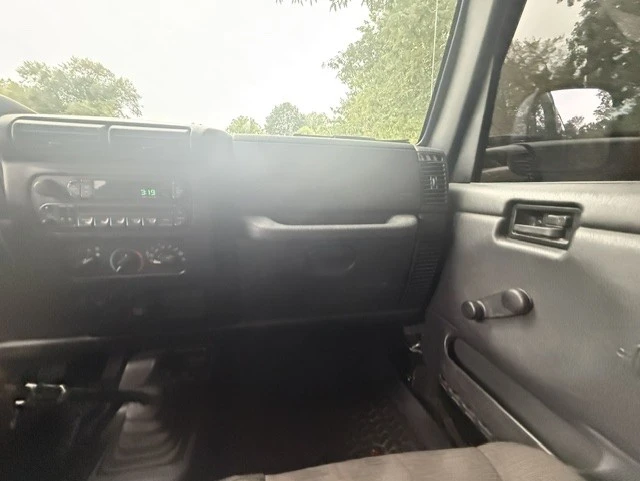 2004 Jeep TJ Wrangler - Image 27 of 31
