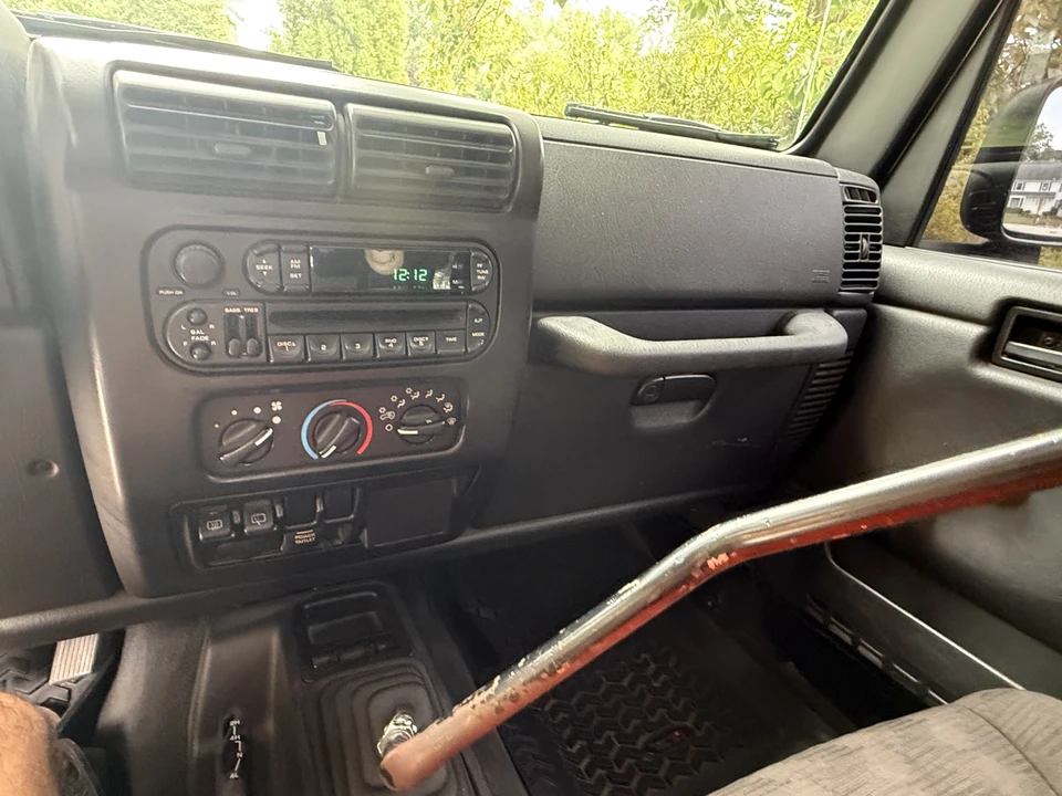 2004 Jeep TJ Wrangler - Image 25 of 31