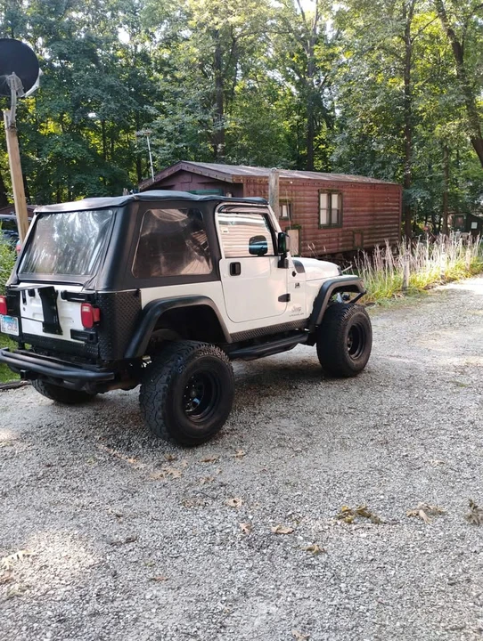 2004 Jeep TJ Wrangler - Image 2 of 8