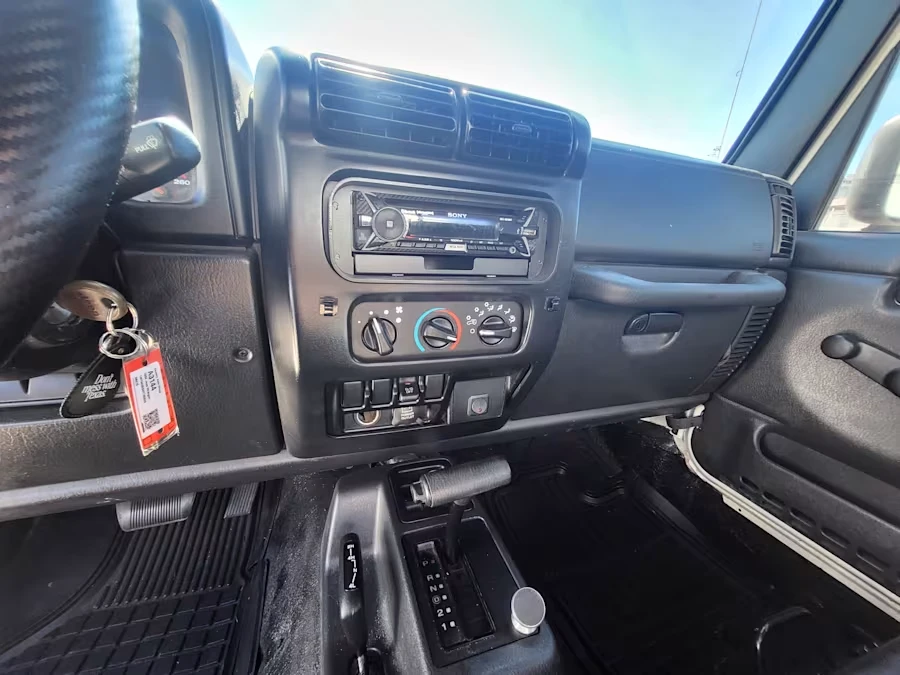 2004 Jeep TJ Wrangler - Image 15 of 23