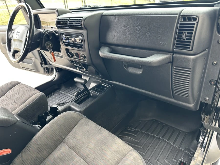 2004 Jeep TJ Wrangler - Image 26 of 31