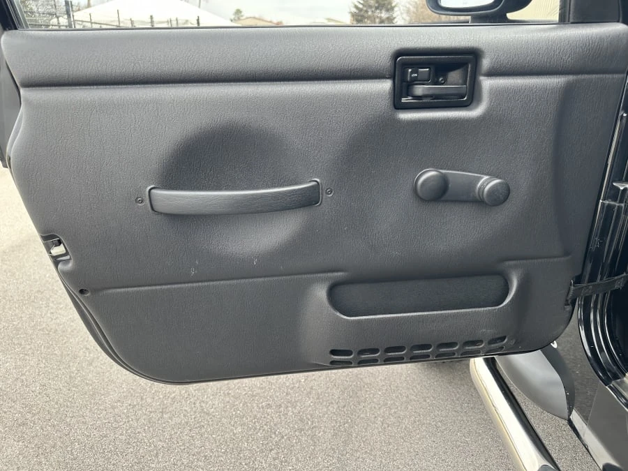 2004 Jeep TJ Wrangler - Image 28 of 31
