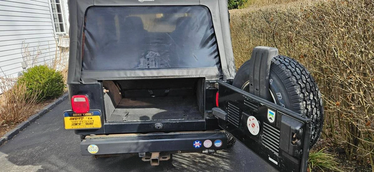 2004 Jeep TJ Wrangler - Image 15 of 17