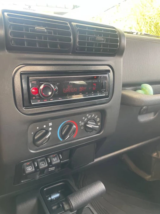 2004 Jeep TJ Wrangler - Image 16 of 17