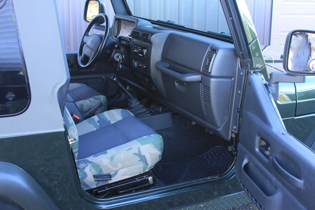 2004 Jeep TJ Wrangler - Image 29 of 31