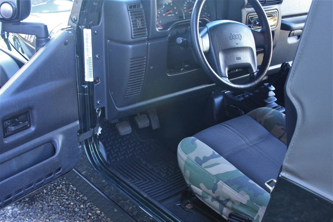 2004 Jeep TJ Wrangler - Image 28 of 31