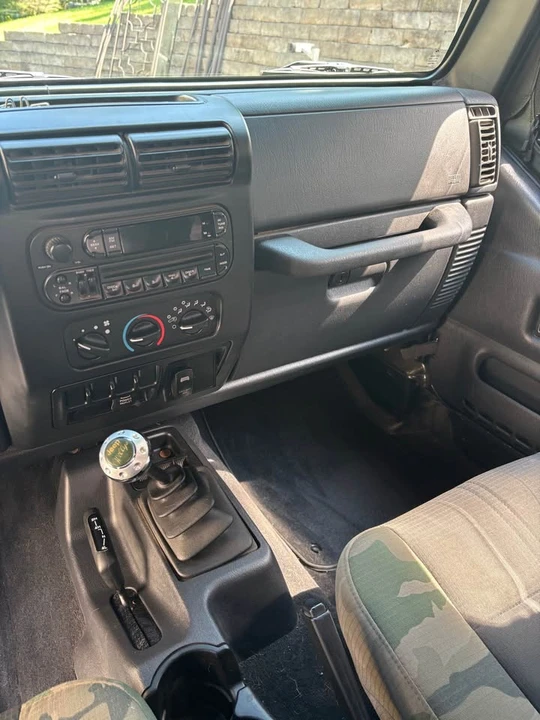 2004 Jeep TJ Wrangler - Image 10 of 12