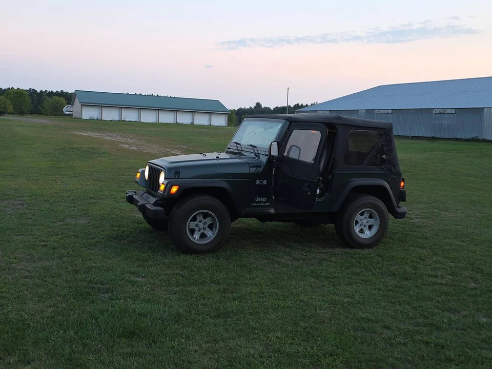 2004 Jeep TJ Wrangler - Image 10 of 12