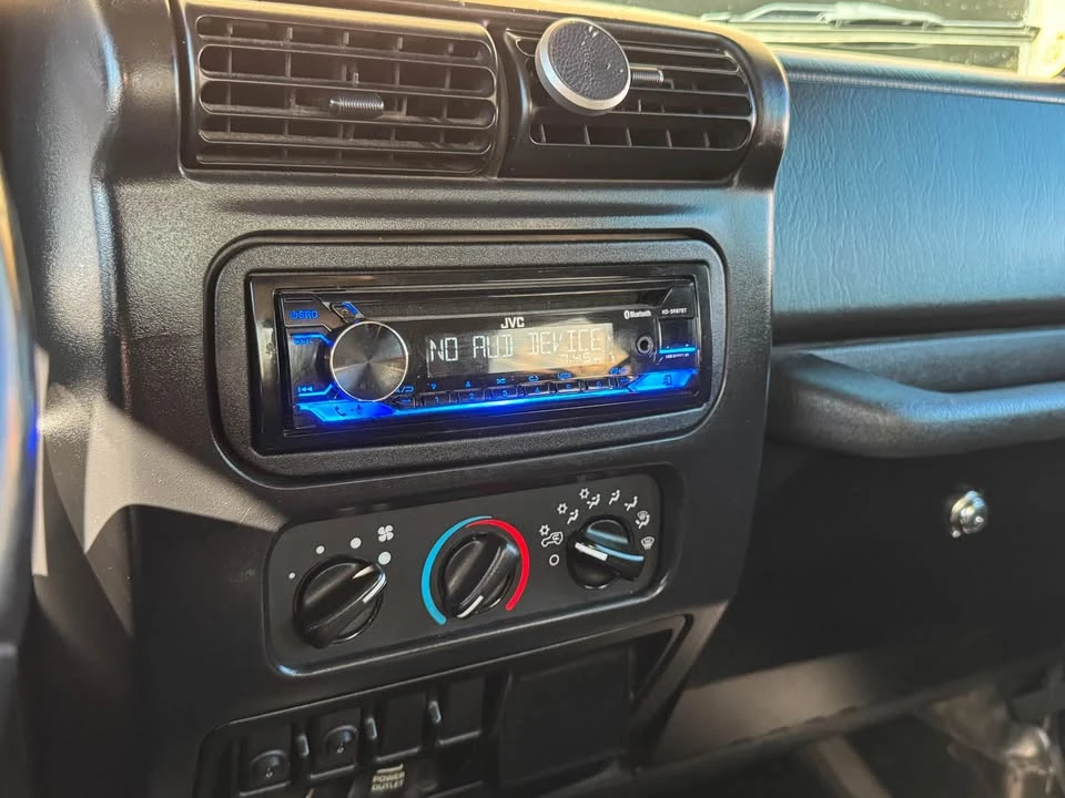 2004 Jeep TJ Wrangler - Image 17 of 18