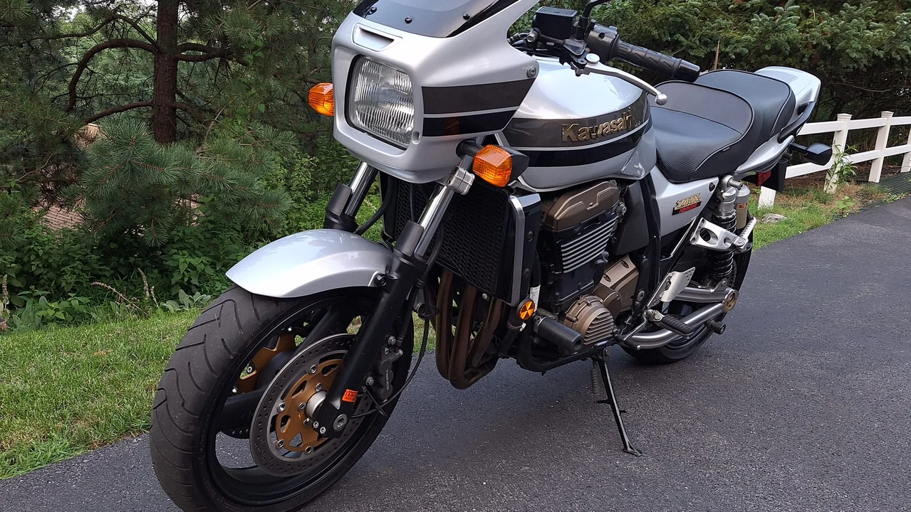 2004 Kawasaki ZRX1200 - Image 2 of 31