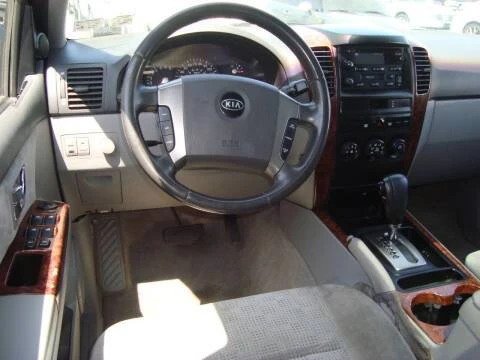 2004 Kia Sorento - Image 10 of 21