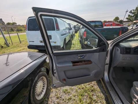 2004 Kia Sorento - Image 16 of 21