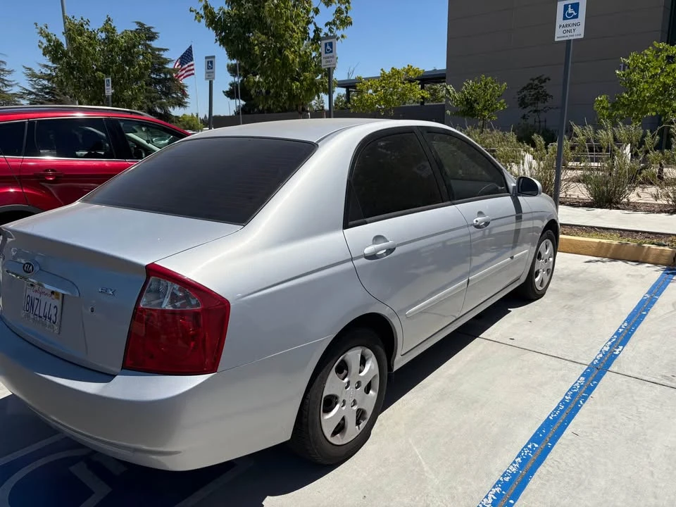 2004 Kia Spectra - Image 3 of 8