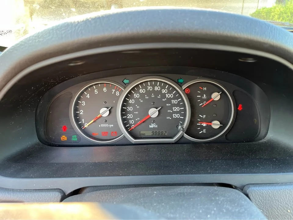 2004 Kia Carnival - Image 8 of 10