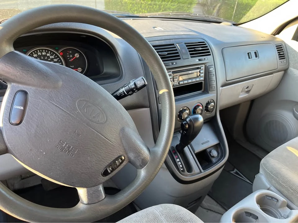 2004 Kia Carnival - Image 7 of 10