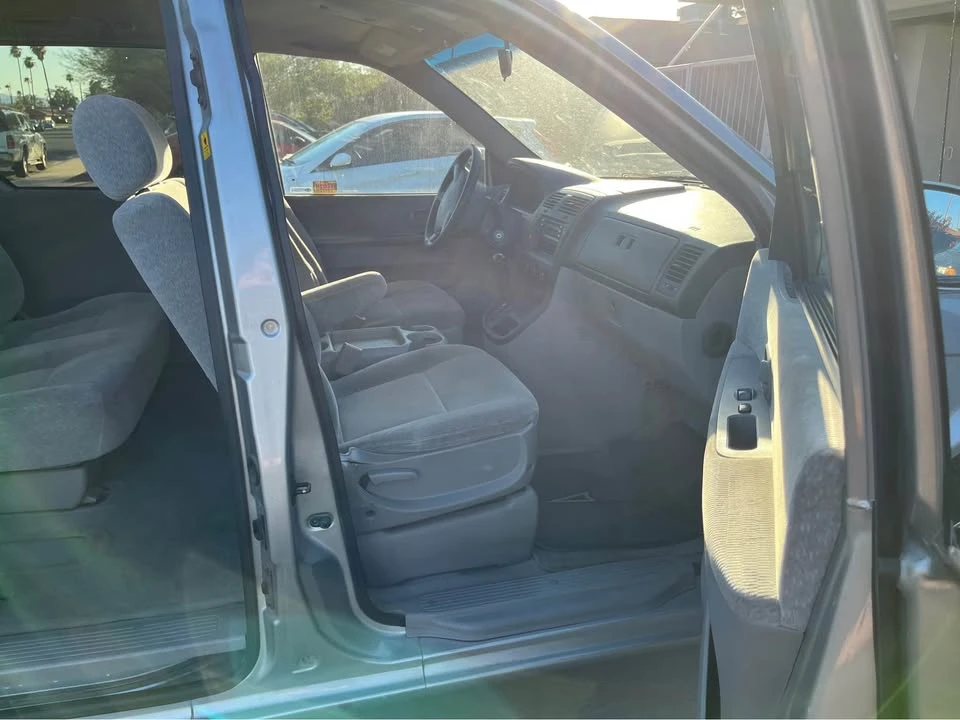 2004 Kia Carnival - Image 10 of 10
