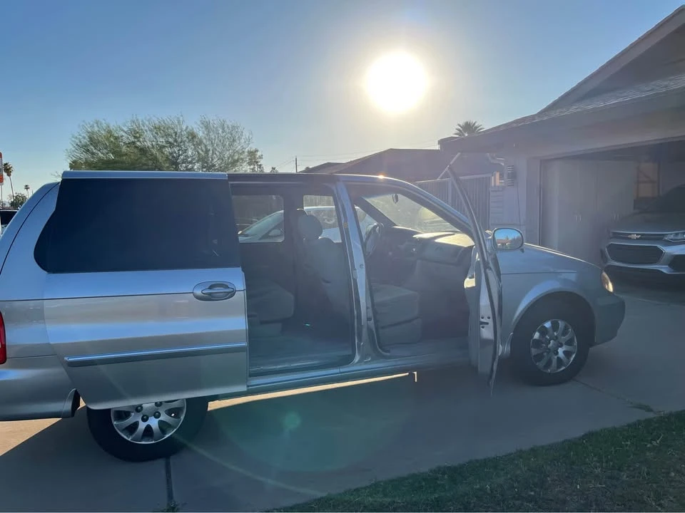 2004 Kia Carnival - Image 4 of 10