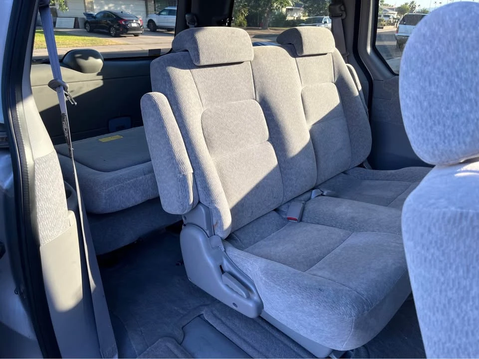 2004 Kia Carnival - Image 6 of 10