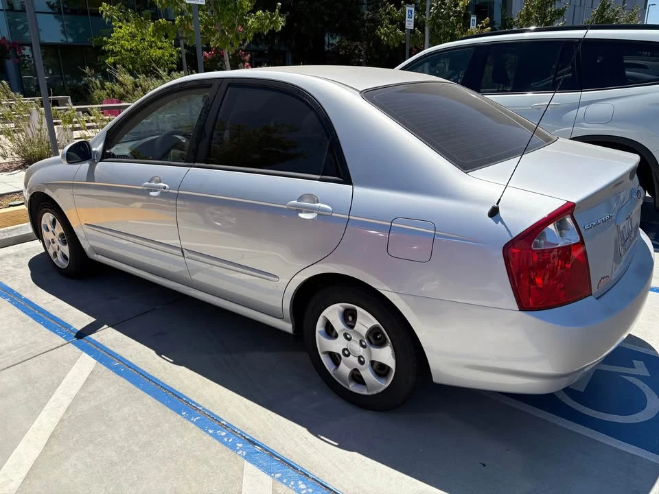 2004 Kia Spectra - Image 2 of 8