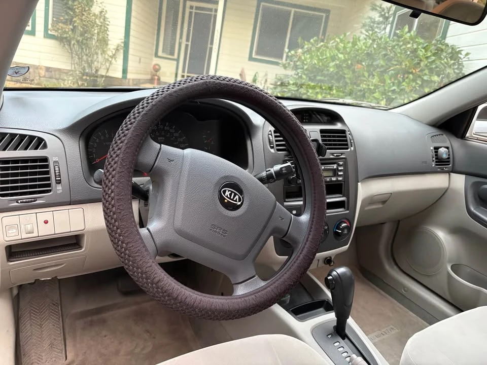2004 Kia Spectra - Image 8 of 8
