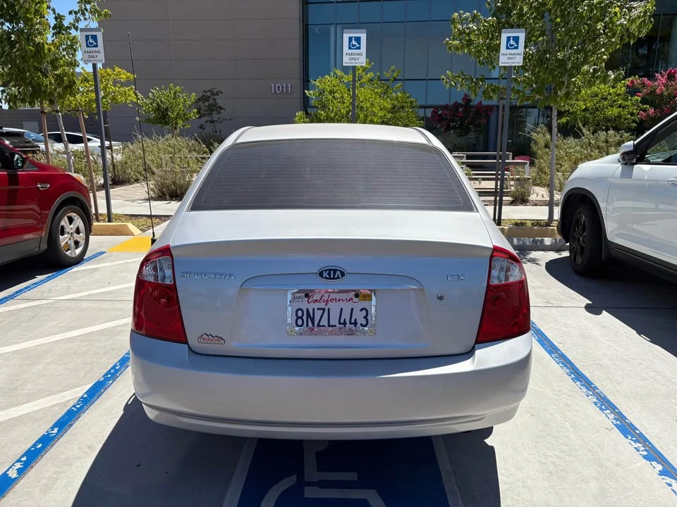 2004 Kia Spectra - Image 4 of 8