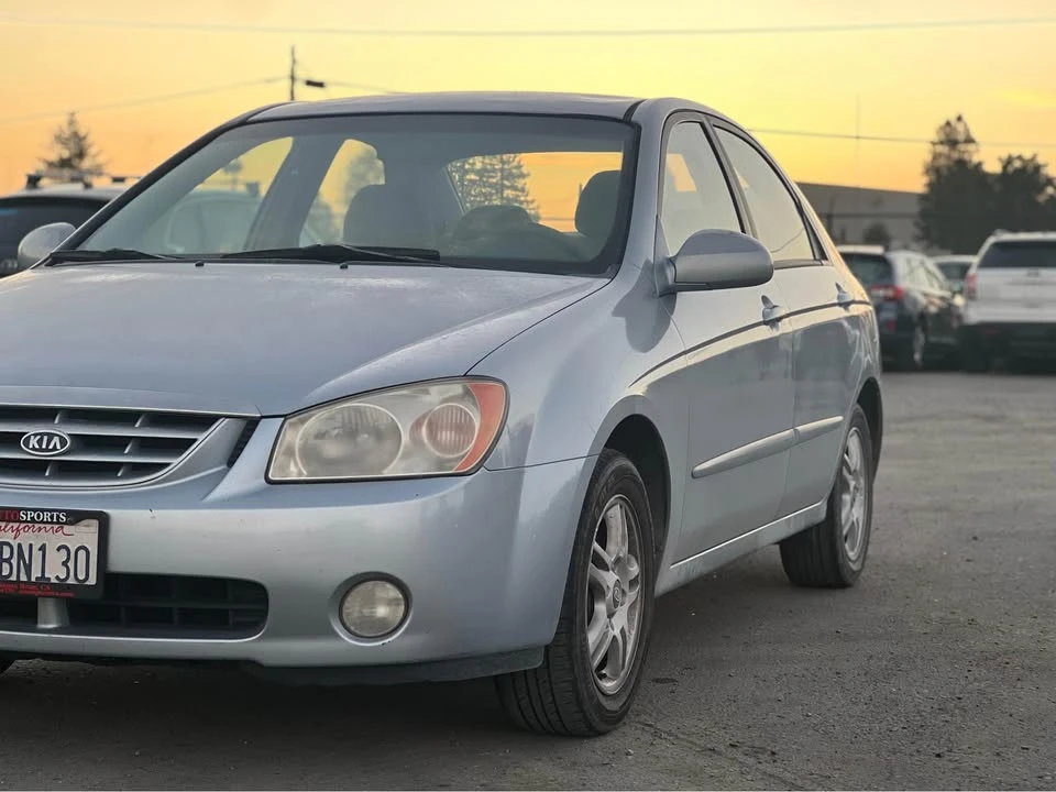 2004 Kia Spectra - Image 3 of 8