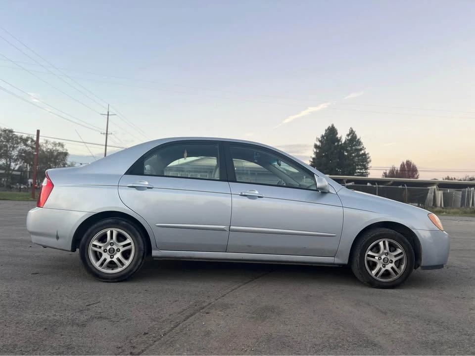 2004 Kia Spectra - Image 8 of 8