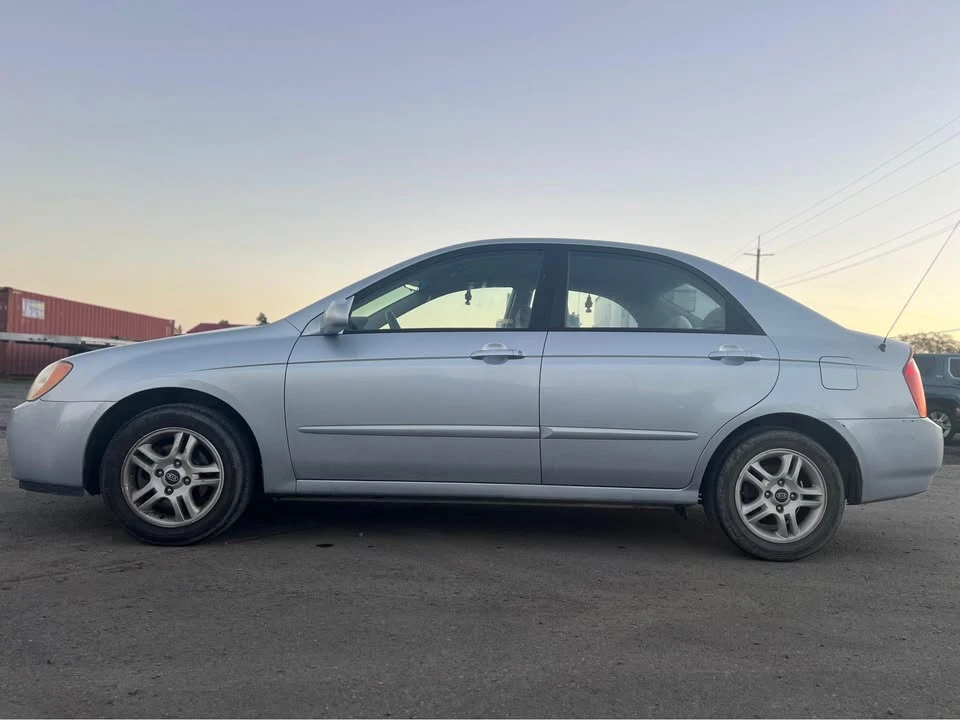 2004 Kia Spectra - Image 5 of 8