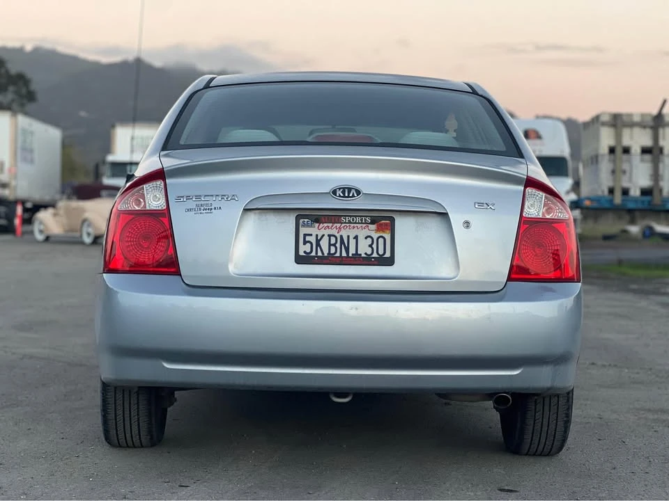 2004 Kia Spectra - Image 6 of 8