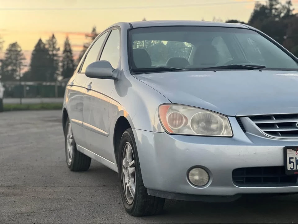 2004 Kia Spectra - Image 2 of 8