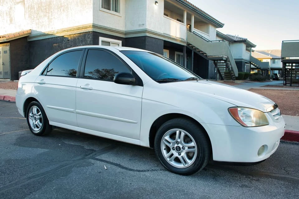 2004 Kia Spectra - Image 6 of 7