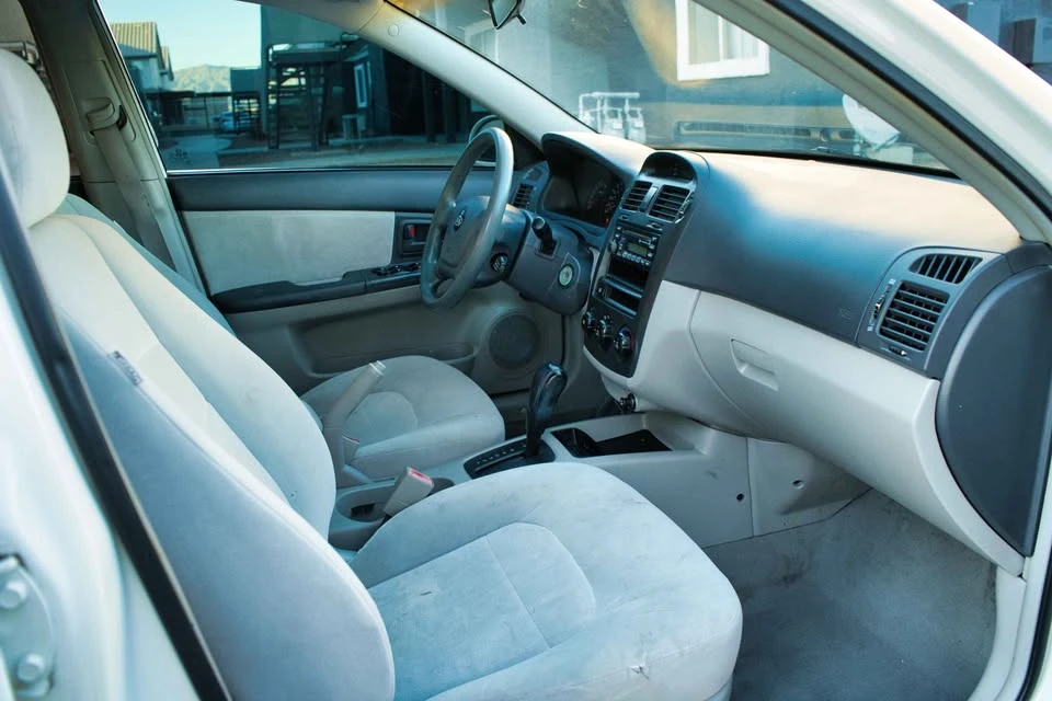 2004 Kia Spectra - Image 3 of 7