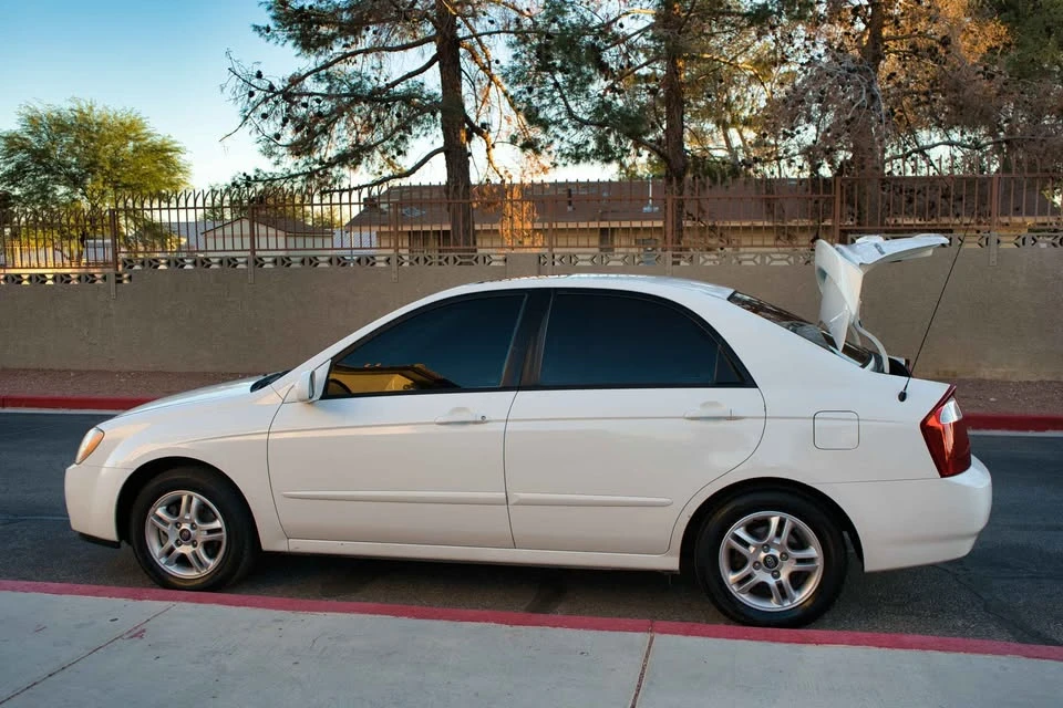 2004 Kia Spectra - Image 7 of 7